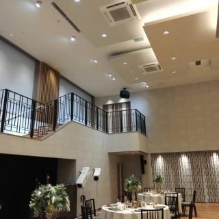 入場からの階段