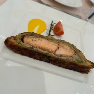 サーモンのクリビヤック風
