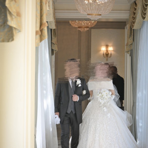 チャペルへ行くまでの道|731892さんのザ・リッツ・カールトン大阪の写真(2473757)