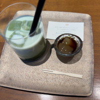 お出しいただいたドリンクとわらび餅