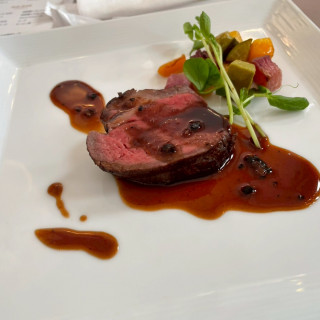 北海道の契約牧場で飼育されたアルモニービーフという牛の肉
