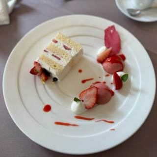 ウェディングケーキ切り分けです