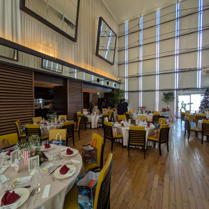 クリスマスシーズンだとクリスマスツリーも置いてありました！|732017さんのRESTAURANT LUKE with SKY LOUNGE（レストランルーク スカイラウンジ）の写真(2608725)