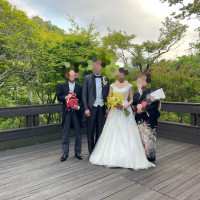 お開き後に両親との写真撮影