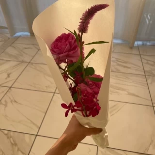 帰り際にテーブルに飾ってあったお花をいただけました！