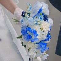 持ち込みのブーケです
クリスタルチャペルにあう色にしました