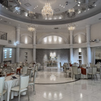 白基調の披露宴会場
ゲスト席から