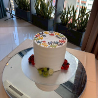 ウェディングケーキ（スプラトゥーンのアミーボを載せる前）