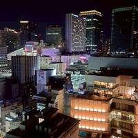 ロビーから見える夜景