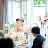 友人代表スピーチの場面