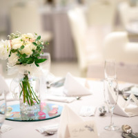 白い会場なのでどんな色でも合う！