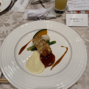 お肉料理と魚料理がありました|732613さんのザ・リーヴス プレミアムテラスの写真(2592911)