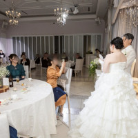 両親への感謝の手紙を読む新婦