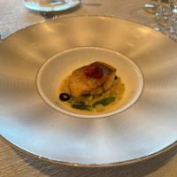 糸より鯛のポワレ　季節野菜と大麦　ソースマリニエール