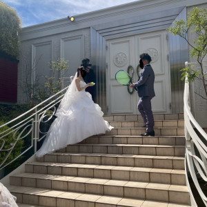 ガーデンに出て、ラケットトス！|732778さんのアルカンシエル横浜 luxemariage（アルカンシエルグループ）の写真(2496891)