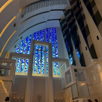 天井が高くロマンチックな大聖堂