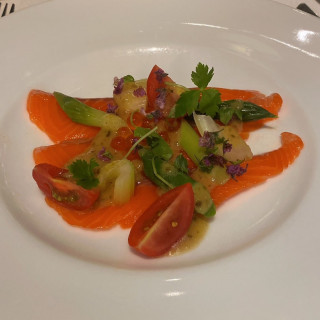 サーモンの前菜。