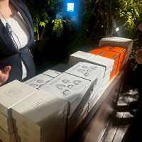 ギフトマルシェ、テラスでお土産を選んで貰いました