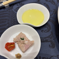 前菜のパテはオリーブオイルをつけても美味しかったです