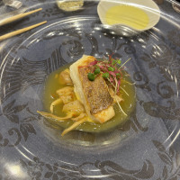 白身魚はガラスのお皿に盛り付けられていたのが素敵でした