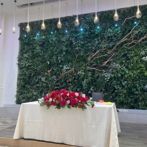 白を基調としていますが、高砂側の壁は木の温もりを感じました。|733149さんのアートクレフクラブ（Art Clef Club ）の写真(2344309)