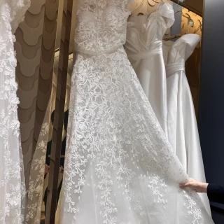 提携ドレスショップのウエディングドレス