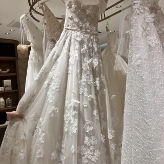 提携ドレスショップのウエディングドレス