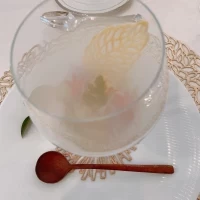 前菜です。燻製の香りがして美味しかったです、