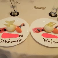 デザートには各々のお皿に各々の名前を入れてくださってました。