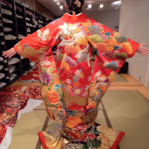 和装サロンにて衣装合わせ。
着替える所は畳になっています。|733392さんのアートクレフクラブ（Art Clef Club ）の写真(2358681)