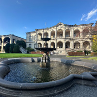 庭園側から見た建物