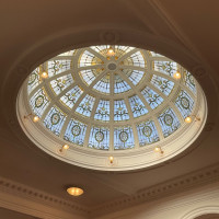 挙式会場に向かう途中で見えるステンドグラス