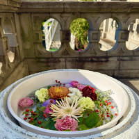 庭に向かう階段の装飾