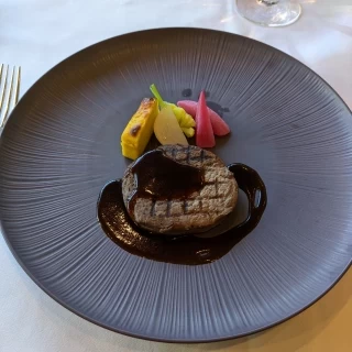 メインの肉料理