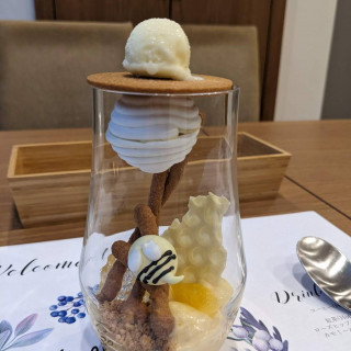 崩しながら食べる楽しい美味しいデザートです