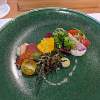 お魚と野菜の魚料理です。