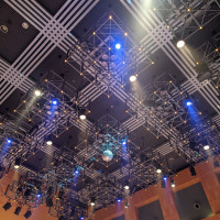 会場の照明器具。コンサート用なので本格的