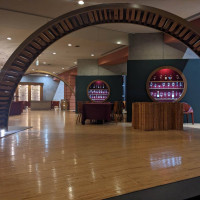 挙式前のゲスト待機場所。この右手の屋外が会場になっています。