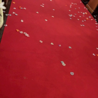フラワーシャワー後の床