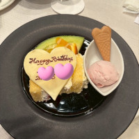 結婚式当日が誕生日のゲストへデザートにプレートをつけました。