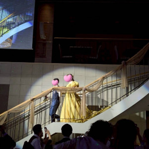 お色直し後、階段から入場|733510さんのGLOBAL WEDDING DIADE (ディアーデ)の写真(2524818)
