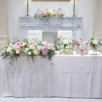 高砂の装花はピンクと白でラブリーな感じにしてもらいました！