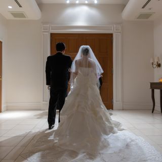 新婦が父とチャペル入場直前