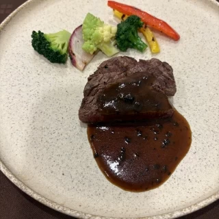 料理（肉）　柔らかくてとても美味しかったです！