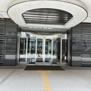 ホテルのフロントの入り口です