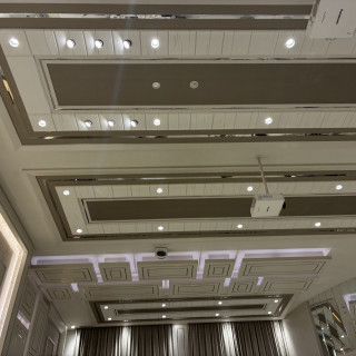 披露宴会場天井の写真です。