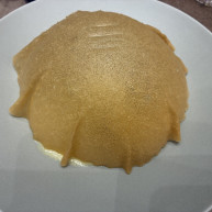 外のパリパリを割って食べる料理です。