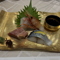 刺身が食べられて珍しいと思いました。