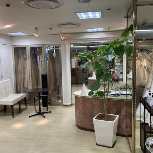 ドレスを選べるお店の受付です。|733867さんのホテルニューオータニの写真(2394265)