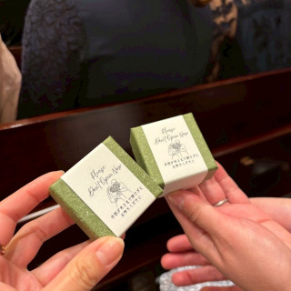 サプライズリングBOXで、指輪を持ってきてもらいました